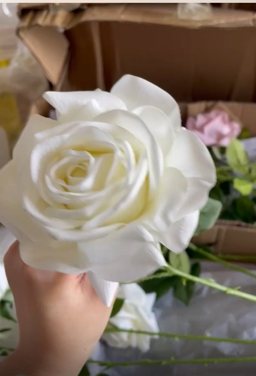 White roses center table